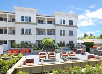 Six1Five Apartments Outdoor Lounge and Fire Pits